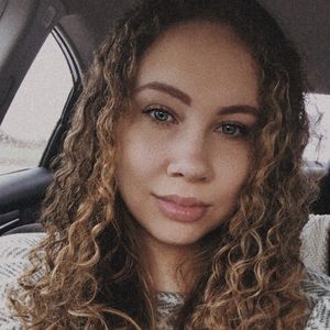 Meet your Posher, Adrianna